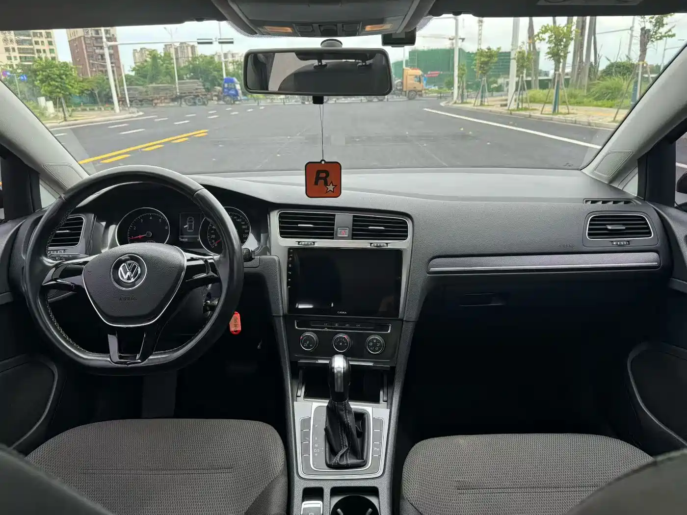 Volkswagen Golf 2017 1.6L Auto Comfort Millionth Edition фото 8