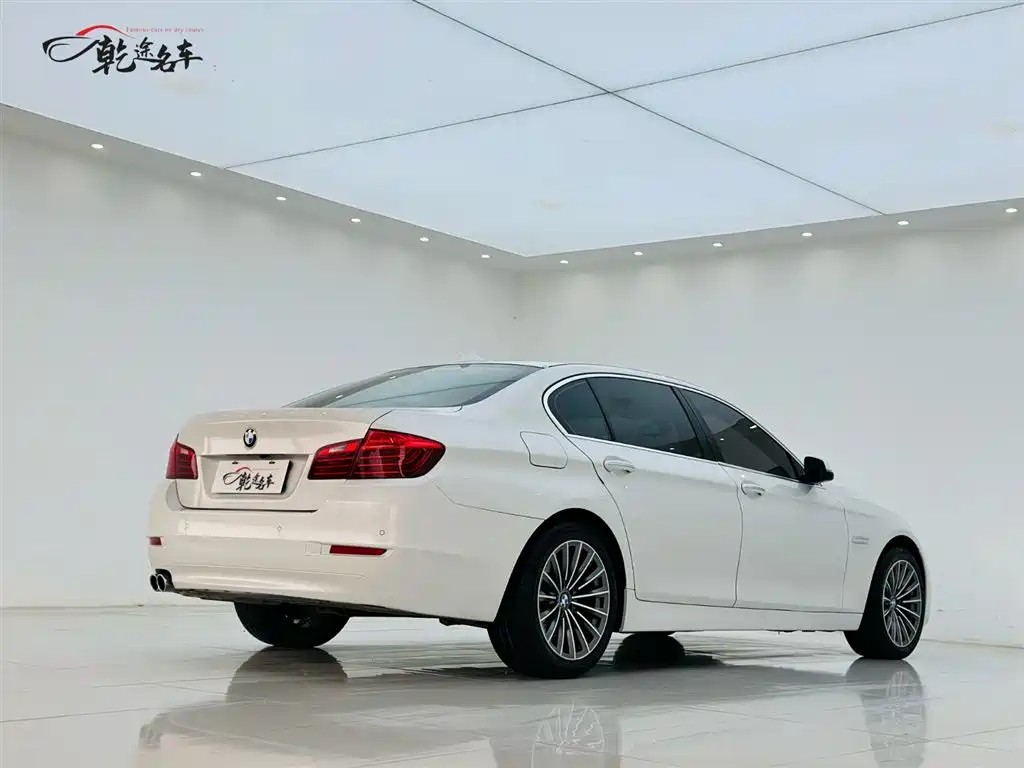 BMW 5 Series 2017 520Li Classic Edition фото 7