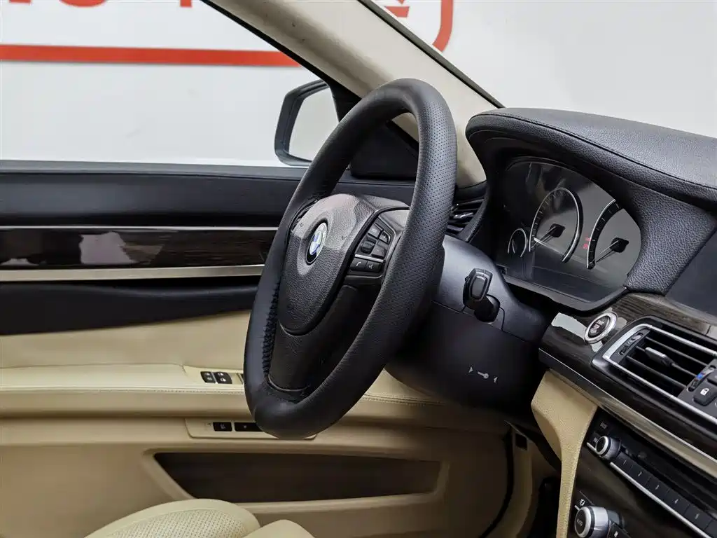 BMW 7 Series 2009 Model 740Li Leading Edition фото 22