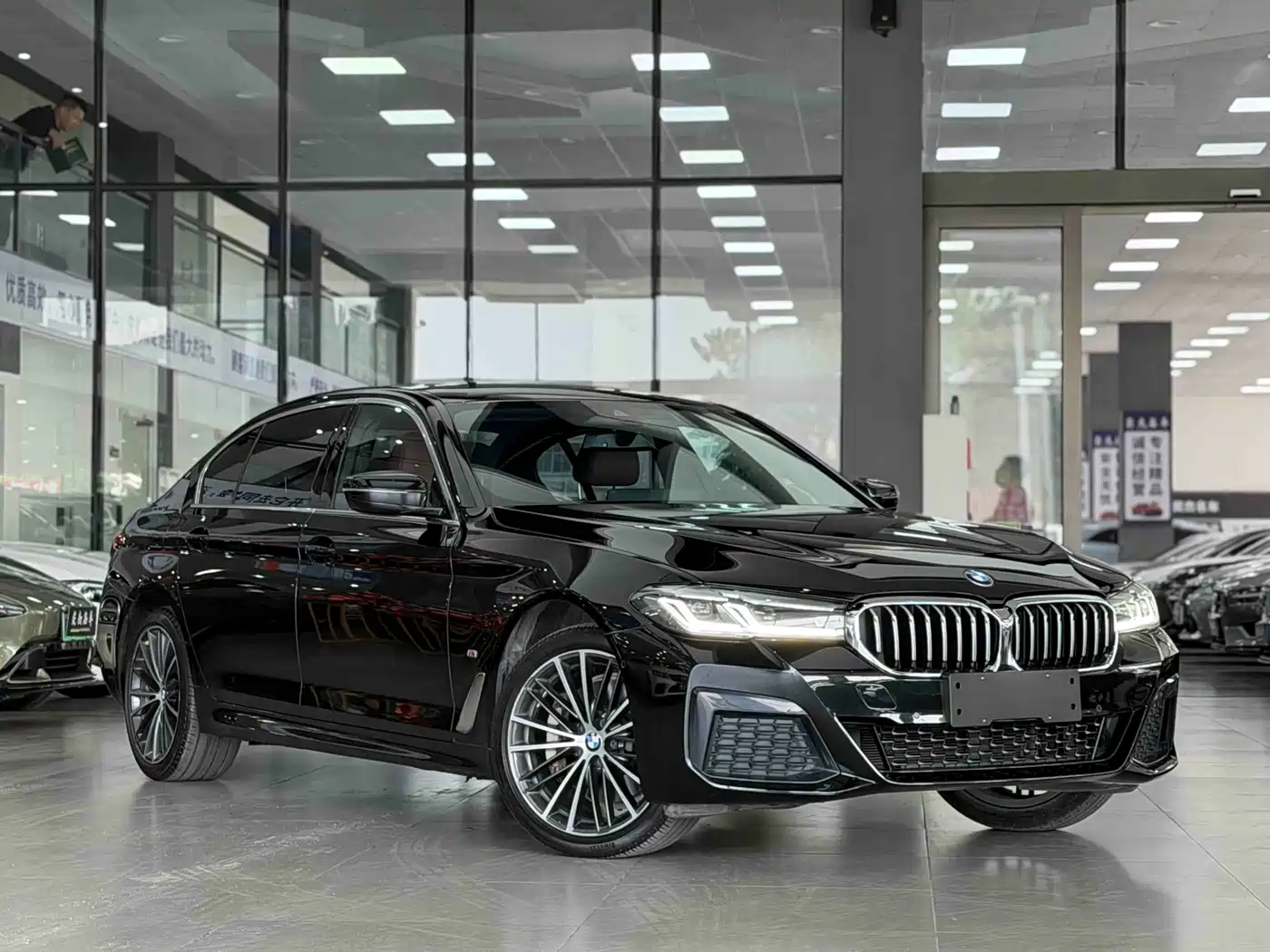 BMW 5 Series 2022 530Li Leading M Sport Package фото 3