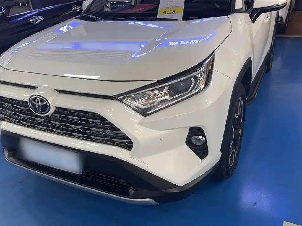 Toyota RAV4 Rongfang 2020 2.0L CVT 2WD Prestige Edition фото 3