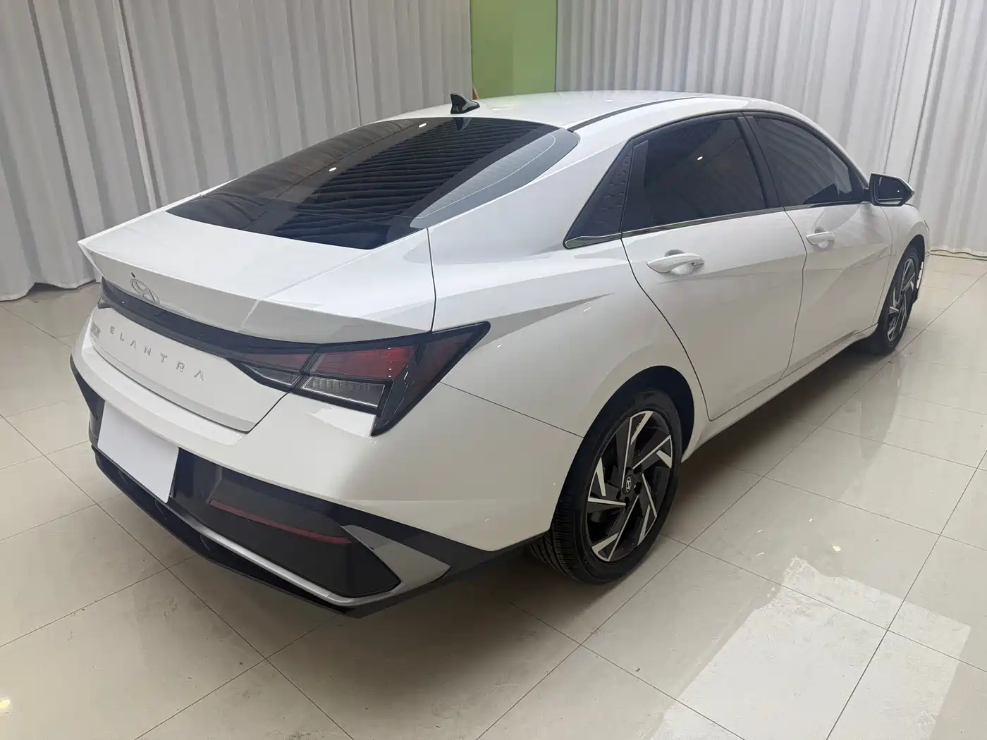 Hyundai Elantra 2023 1.5L CVT GLX Elite Edition фото 4