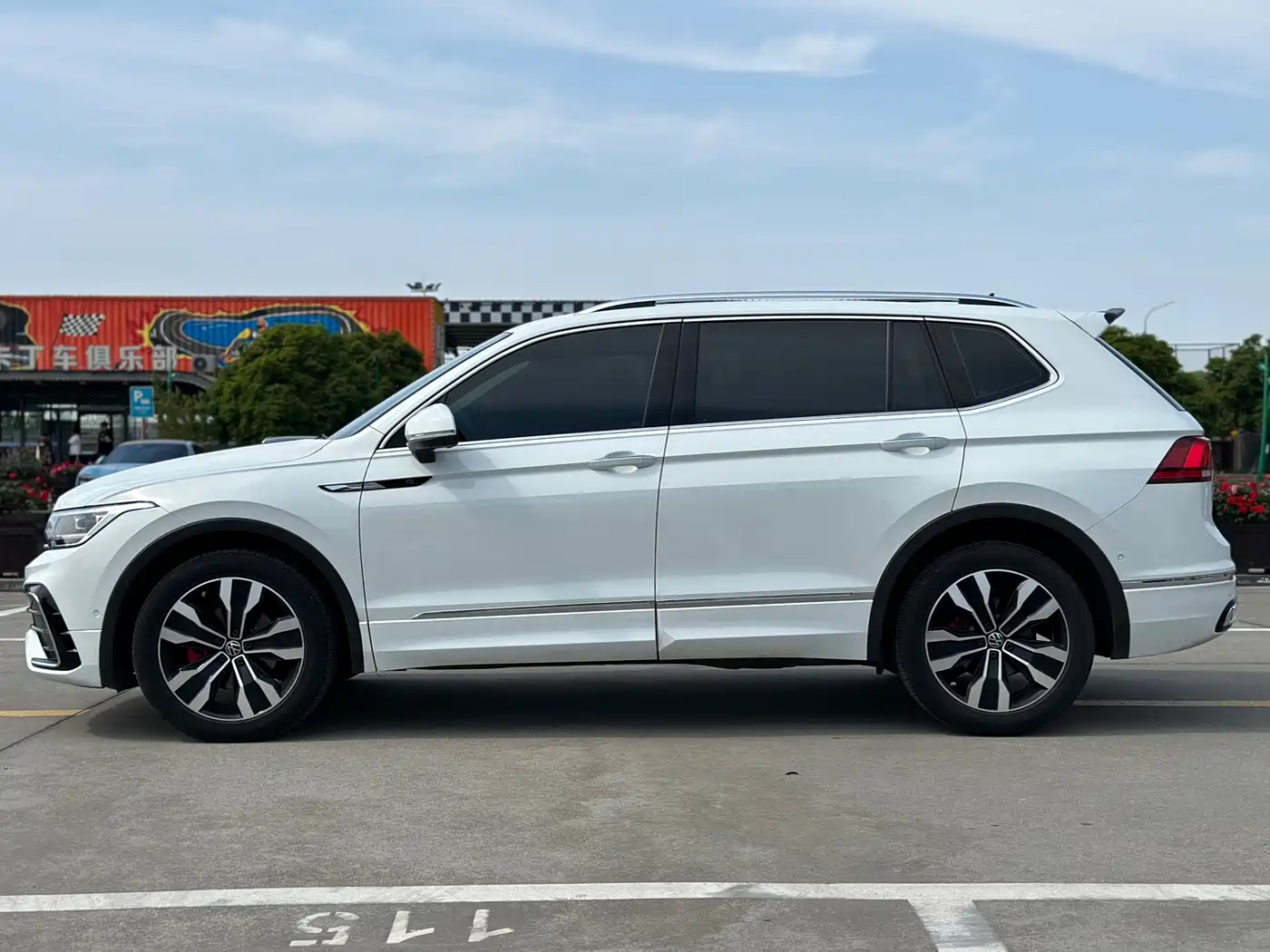 Volkswagen Tiguan L 2024 Outstanding 330TSI Auto 2WD R-Line Dragon Glory Edition фото 22