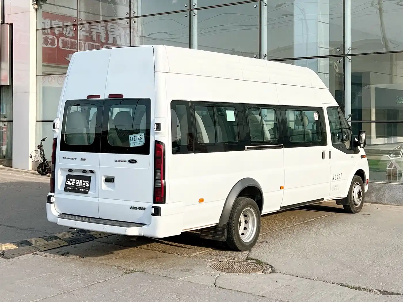 Ford New Generation Transit 2021 2021 2.2T (Package) Automatic Standard Bus Pro Extended Wheelbase Dual Rear Tires (With Sliding Door) 17-Seat High Roof China VI