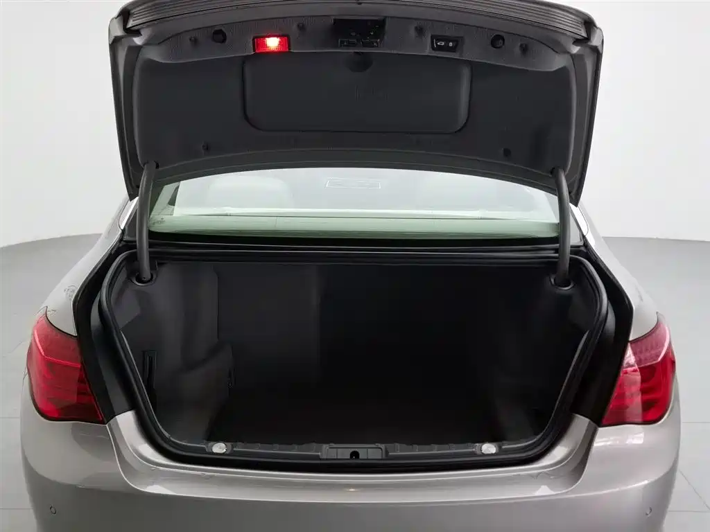 BMW 7 Series 2009 Model 740Li Leading Edition фото 16