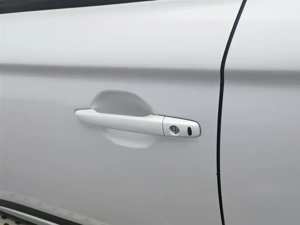Mitsubishi Outlander 2018 2.0L 2WD Glory Edition 5-seater фото 18