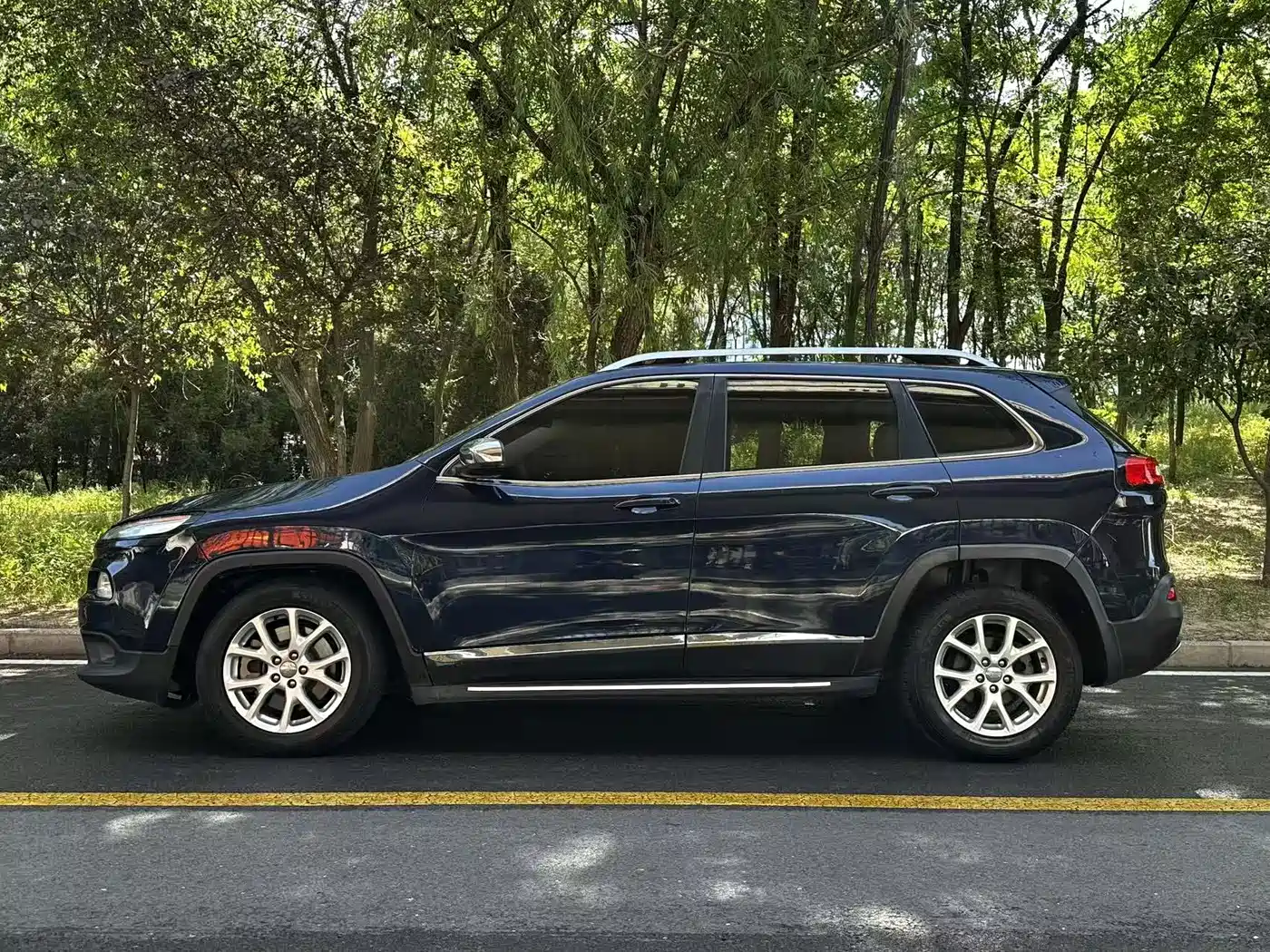 Photo 3 - Jeep Cherokee