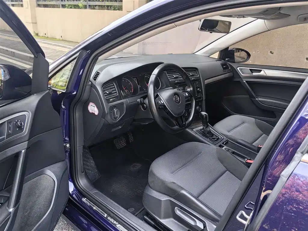 Volkswagen Golf 2018 1.6L Automatic Comfort фото 21