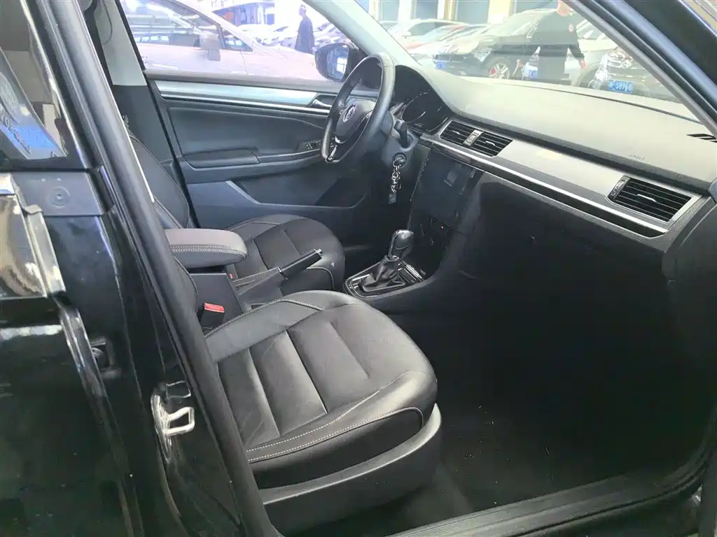 Volkswagen Bora 2018 1.5L Automatic Comfort фото 25