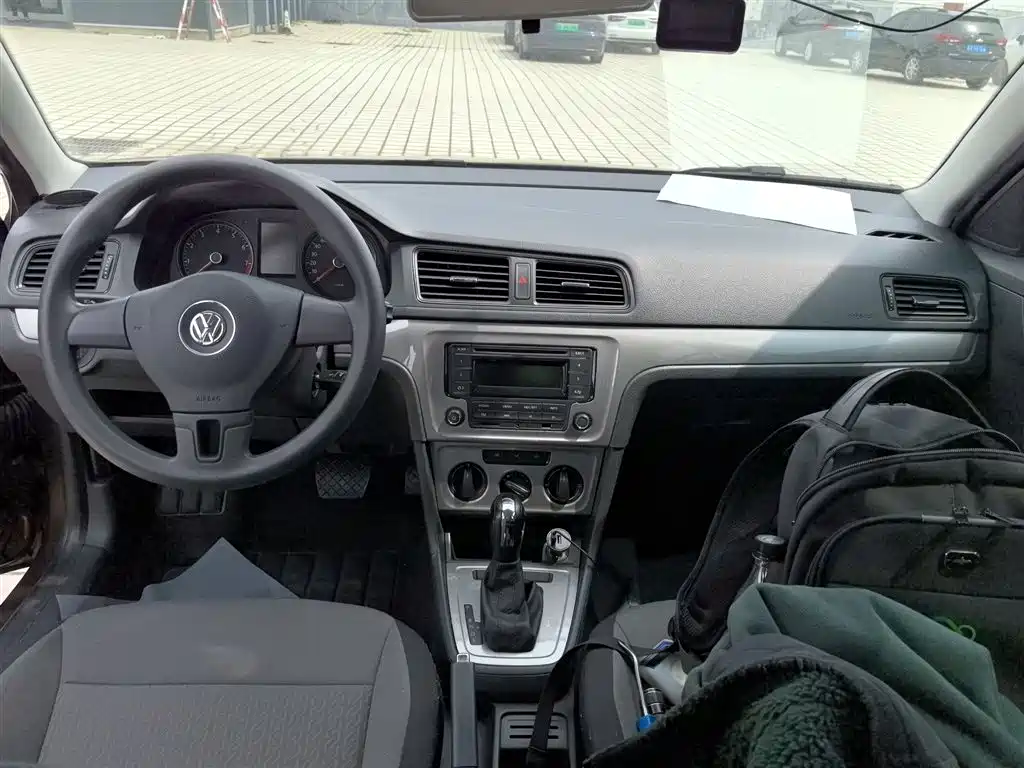 Volkswagen Lavida Tour 2013 1.6L Automatic Trend Style фото 6