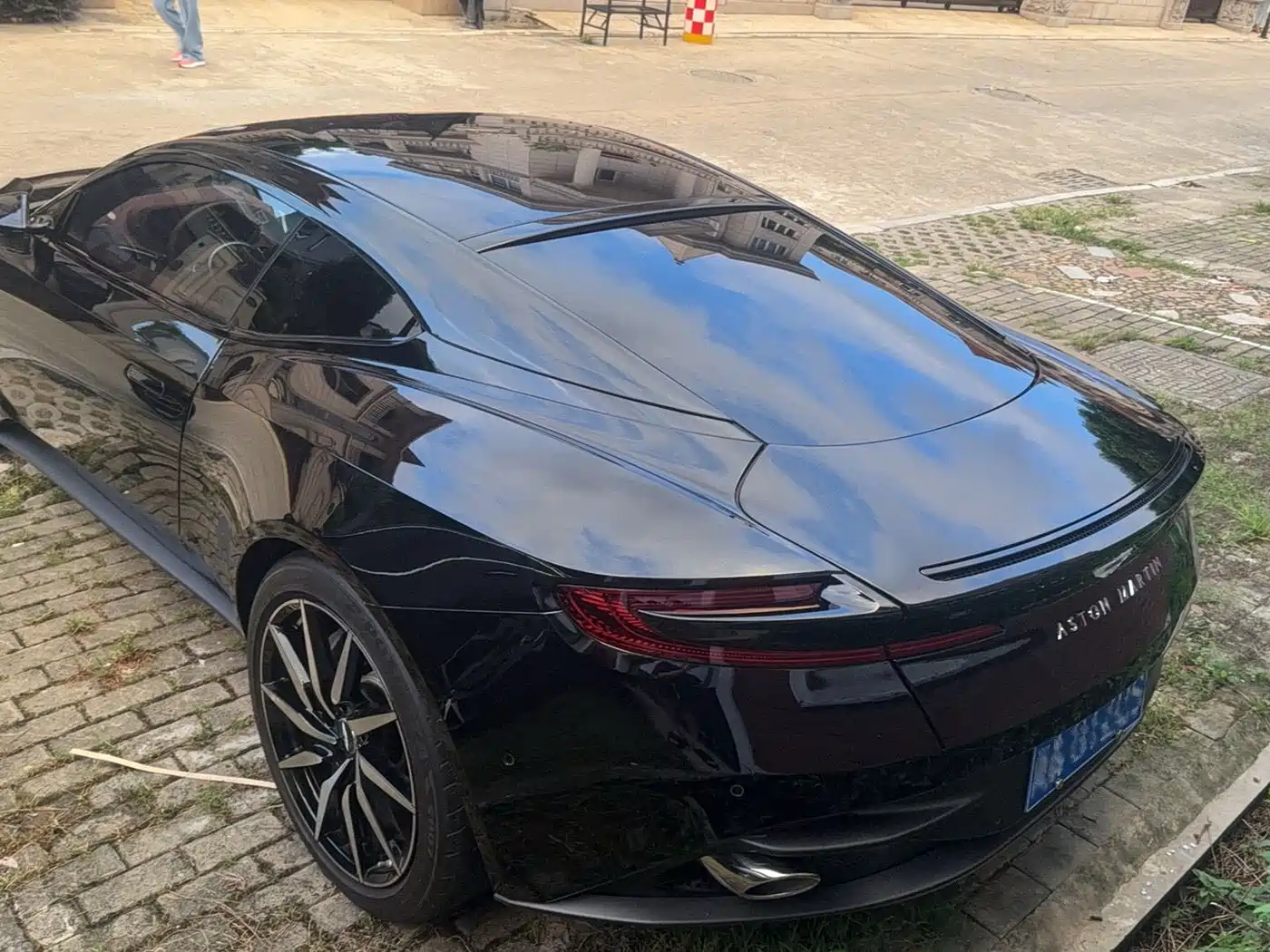 2023 Aston Martin DB11