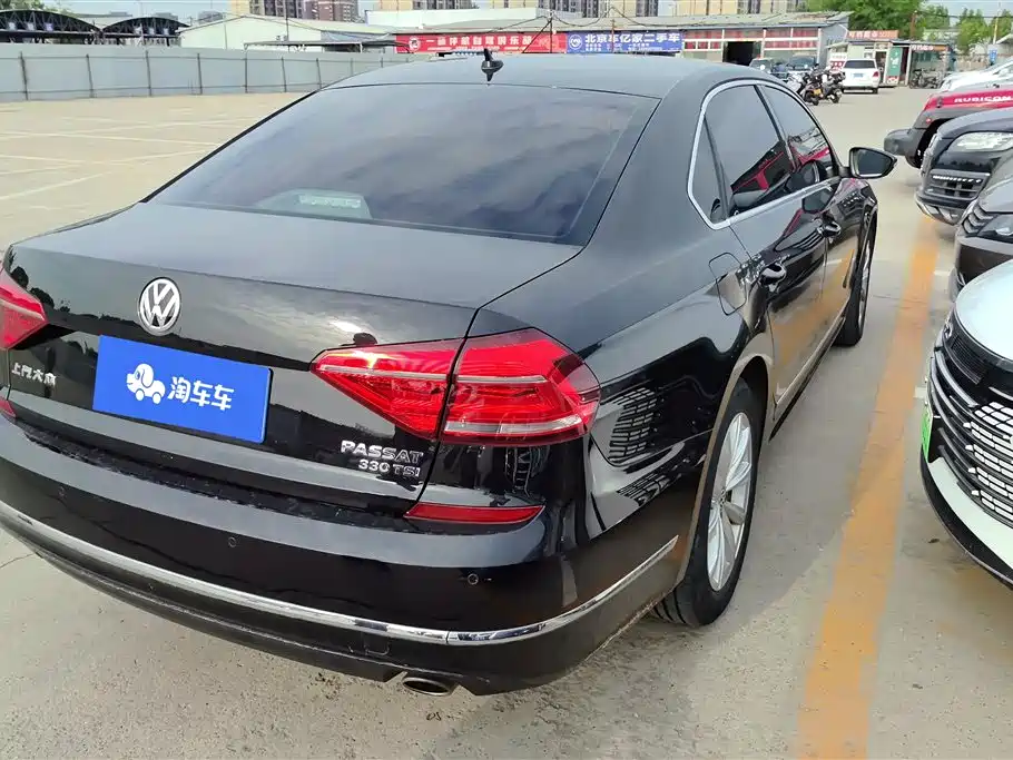 Volkswagen Passat 2017 330TSI DSG Prestige фото 3
