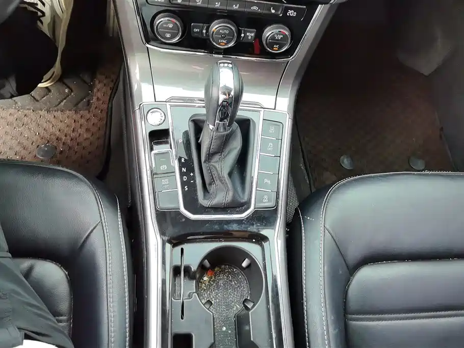 Volkswagen Passat 2017 330TSI DSG Prestige фото 16