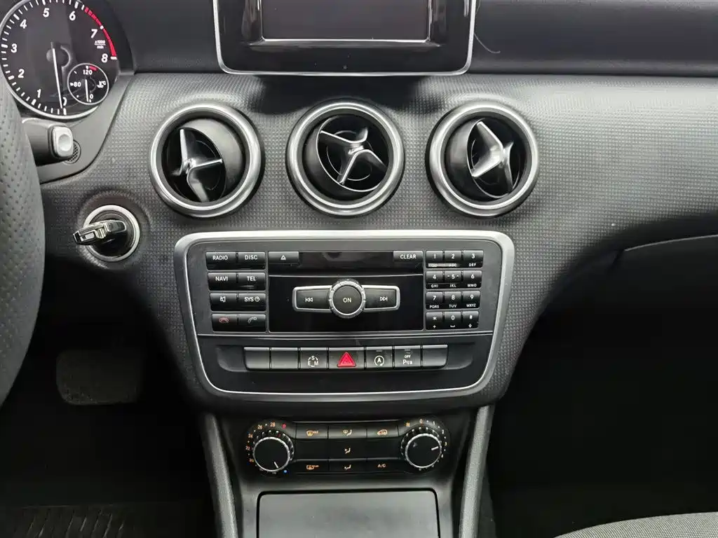 Mercedes-Benz A-Class (Import) 2015 A 180 фото 12