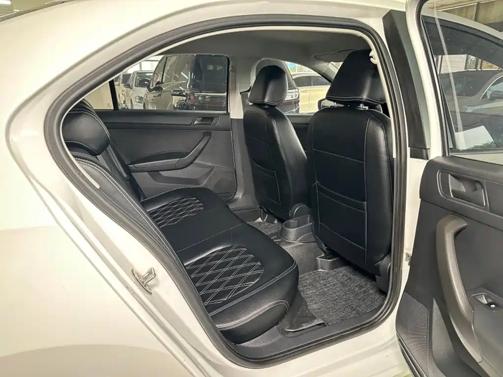 VOLKSWAGEN SANTANA