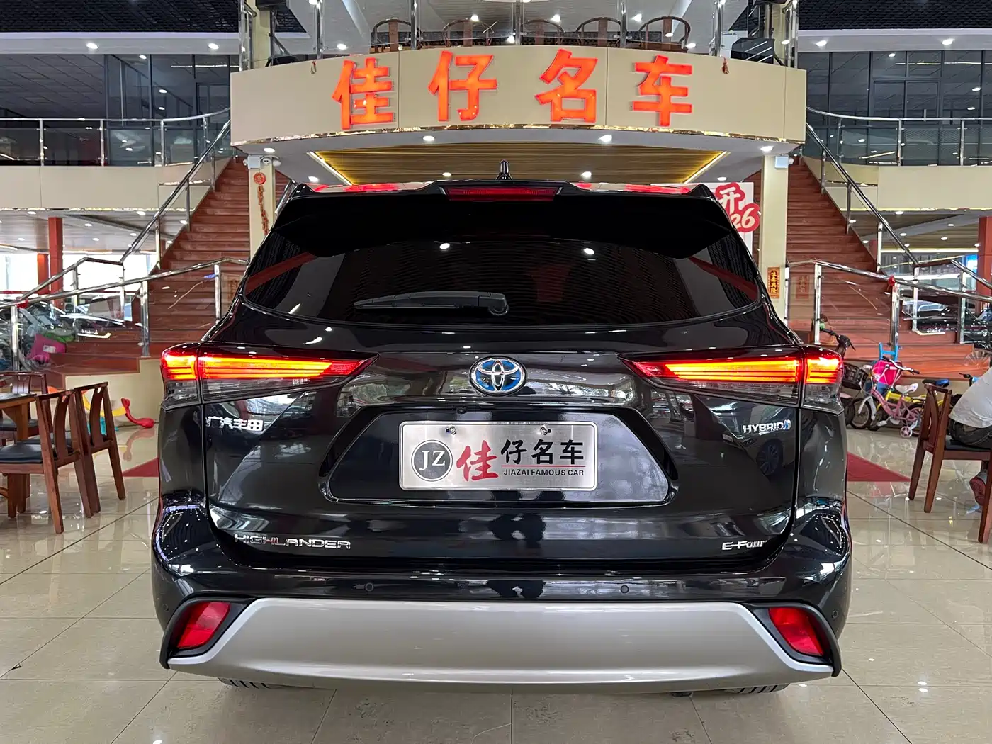 Toyota Highlander 2022 Model Dual Engine 2.5L 4WD Premium Edition 7-Seater фото 4