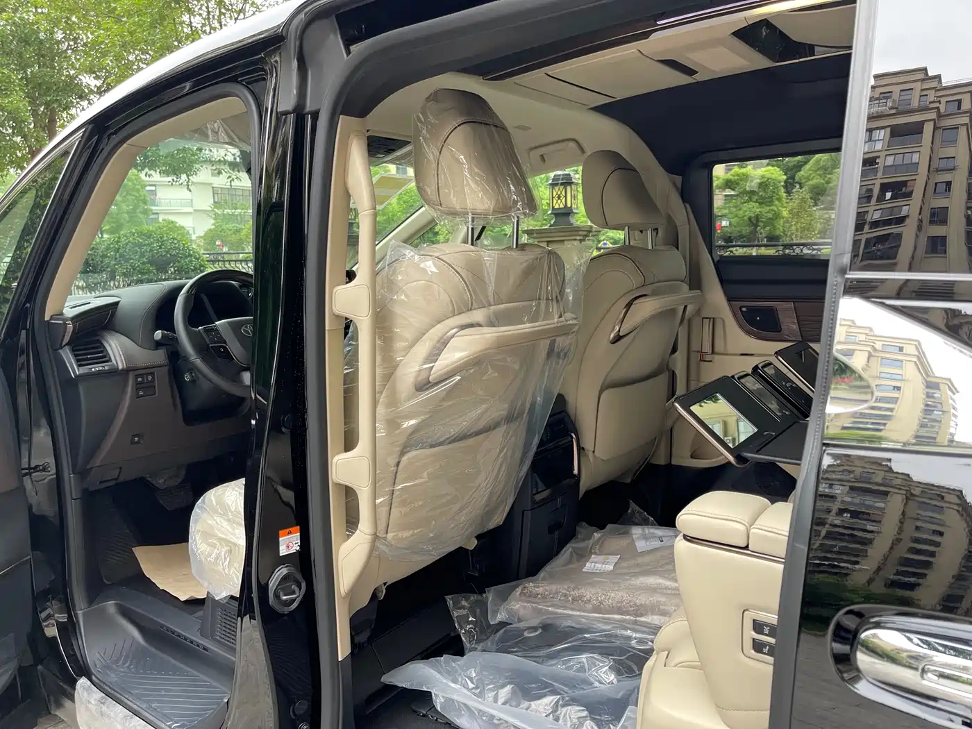 Toyota Alphard 2024 Hybrid 2.5L Ultimate Enjoyment Edition фото 8