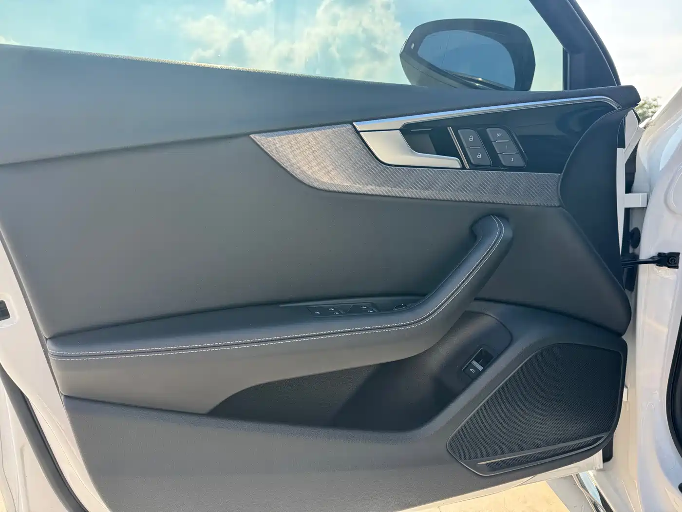 Фото 8 - Audi A4L