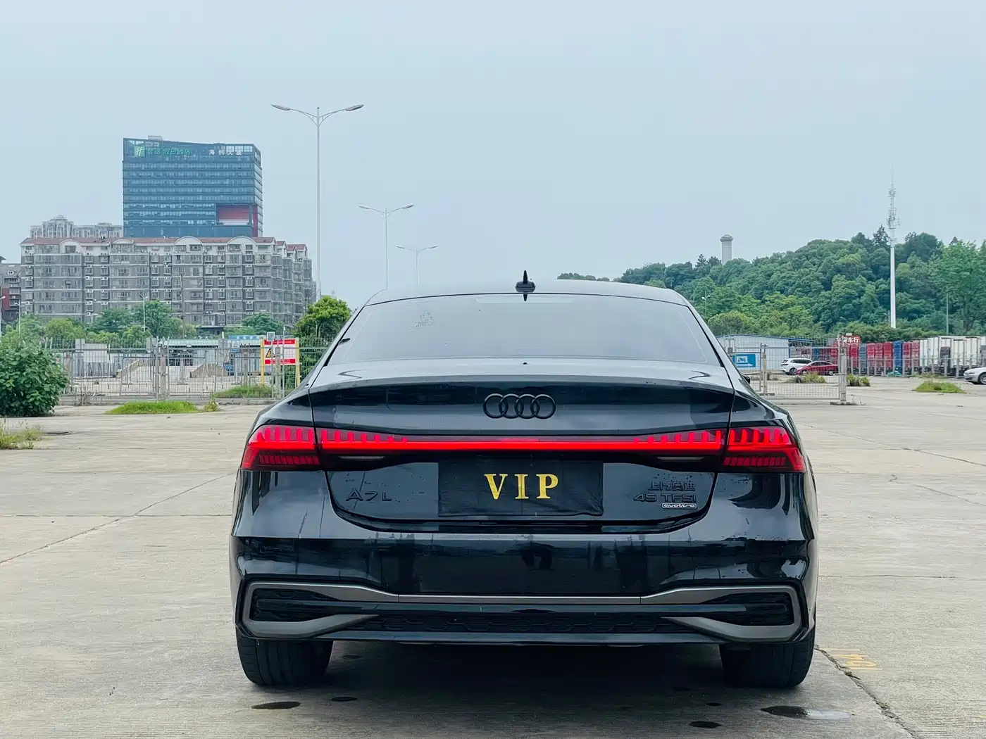 Audi A7L 2025 Model Year 45 TFSI quattro Black Knight Edition фото 8