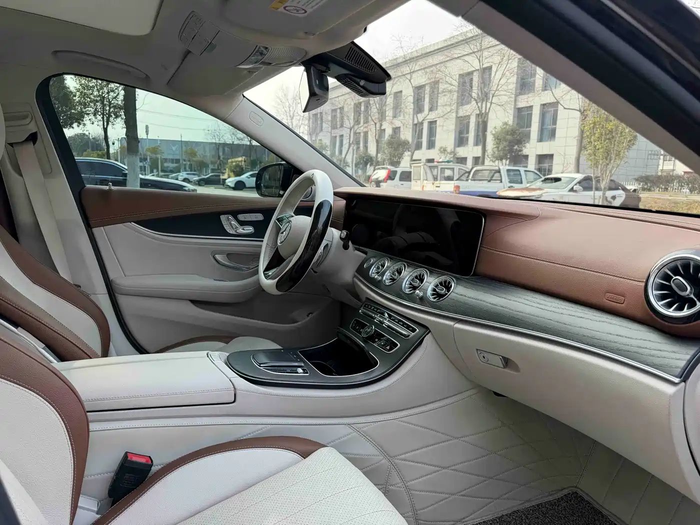 Mercedes-Benz E-Class 2023 E 300 L Fashion фото 13