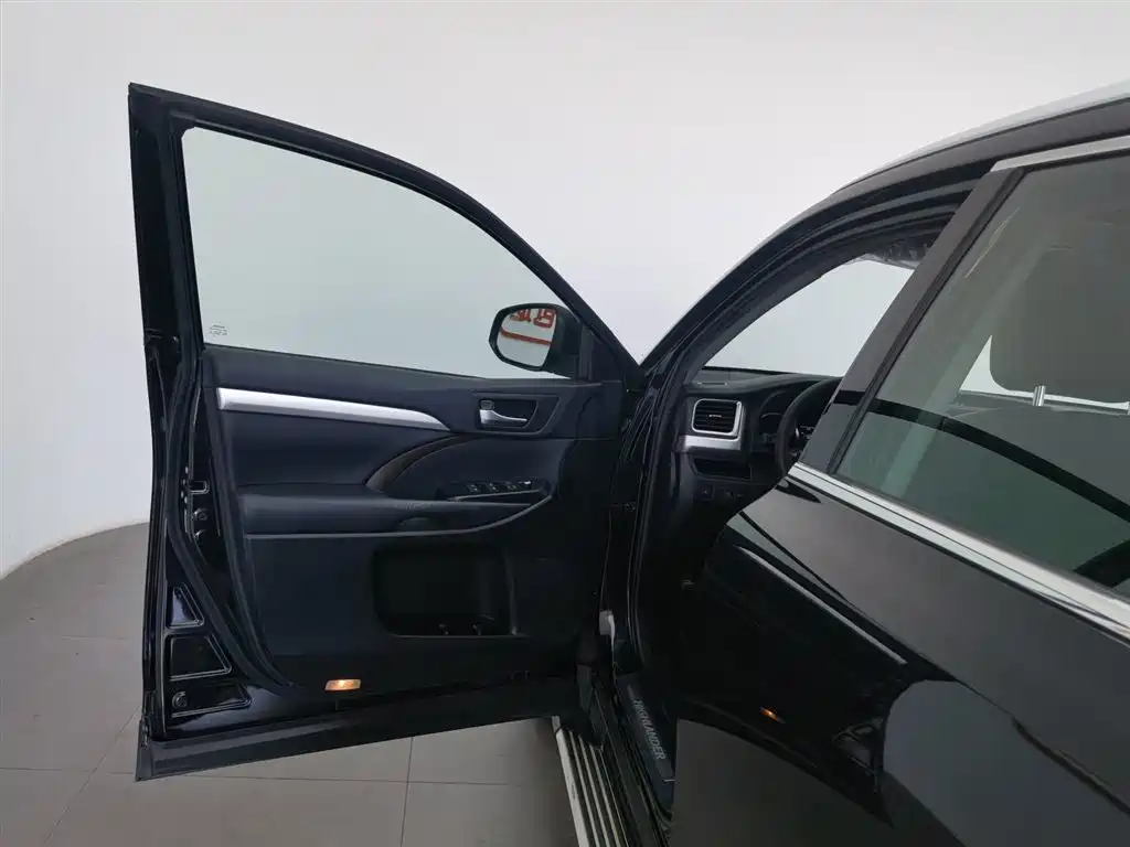 TOYOTA HIGHLANDER