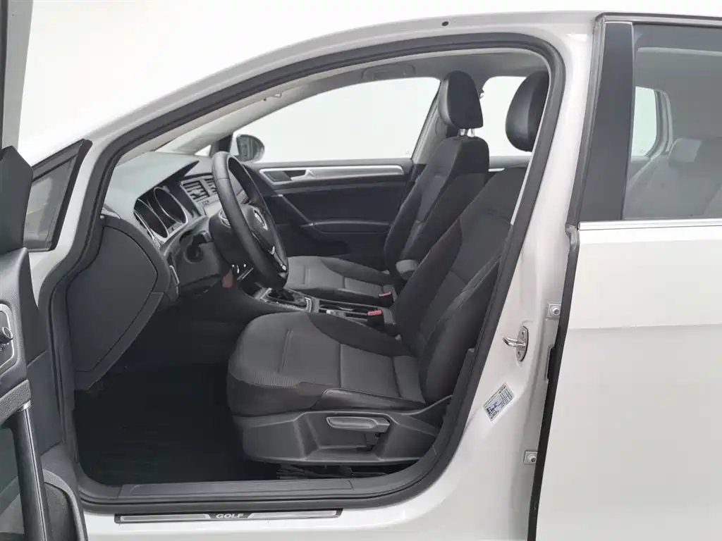 Volkswagen Golf 2018 230TSI Automatic Comfort фото 10