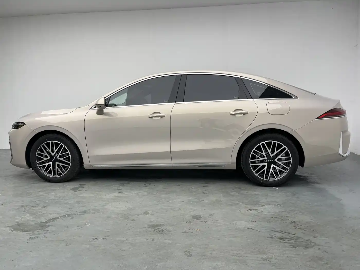 Roewe M7 DMH 2025 2025 1.5T 115km Mid-range
