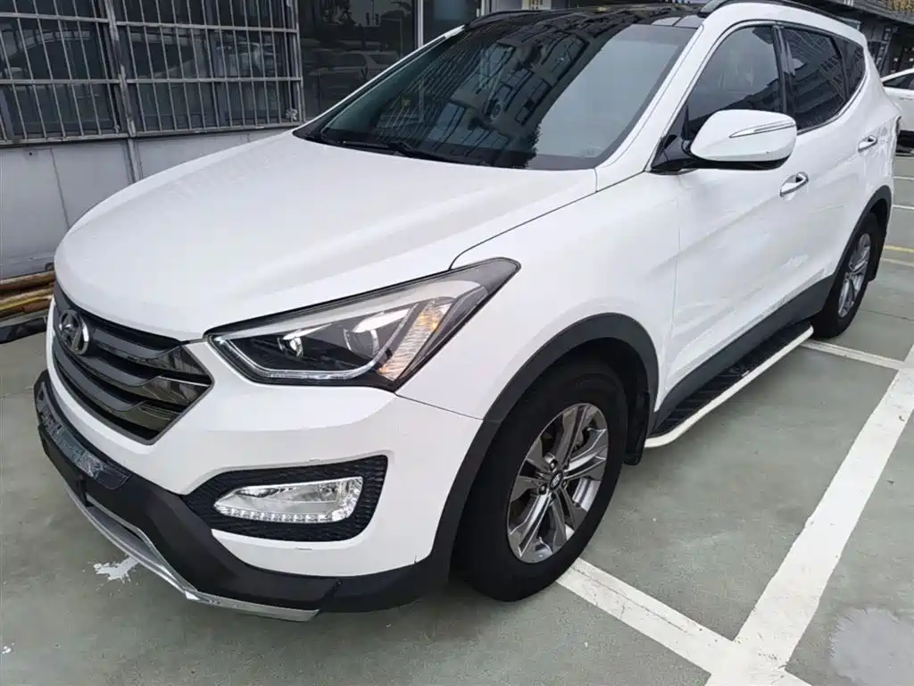 Hyundai Santa Fe 2015 2.4L Automatic 2WD Smart 5-seater фото 2