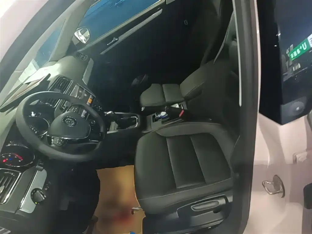 Volkswagen Sagitar 2017 1.6L Automatic Comfort фото 15