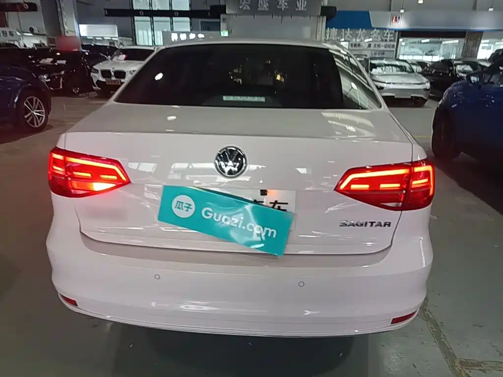 Volkswagen Sagitar 2017 1.6L Automatic Comfort фото 6