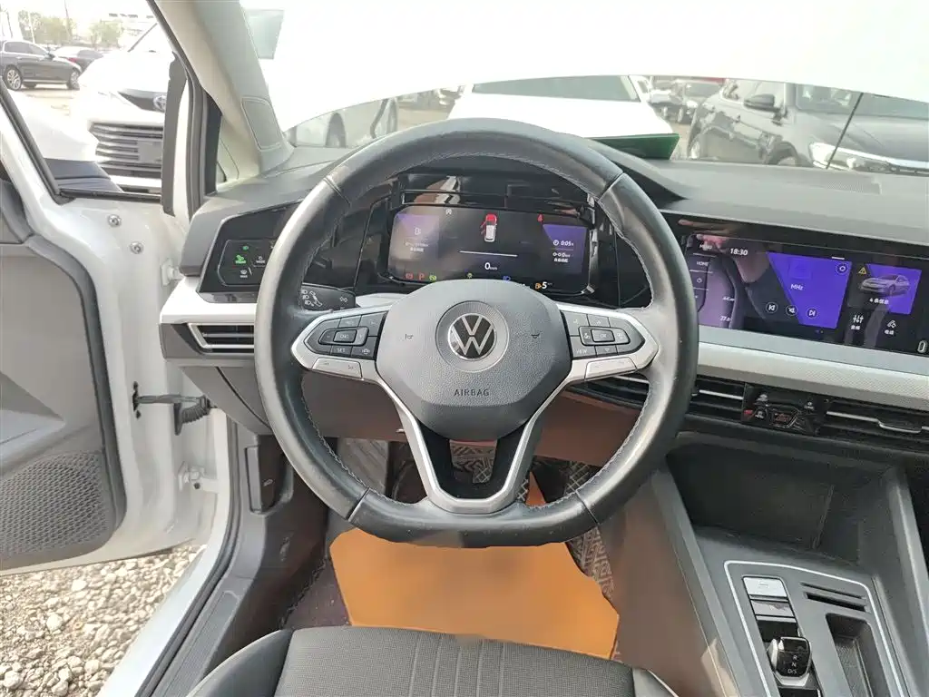 Volkswagen Golf 2021 200TSI DSG Pro фото 10