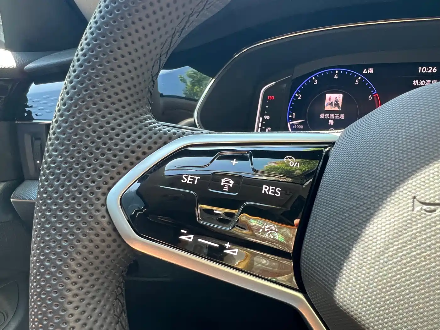 Volkswagen Passat 2024 380TSI Luxury фото 7