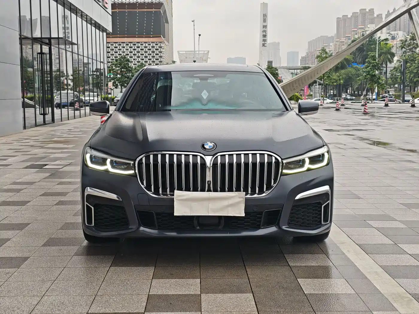 Photo 2 - BMW 7 Series