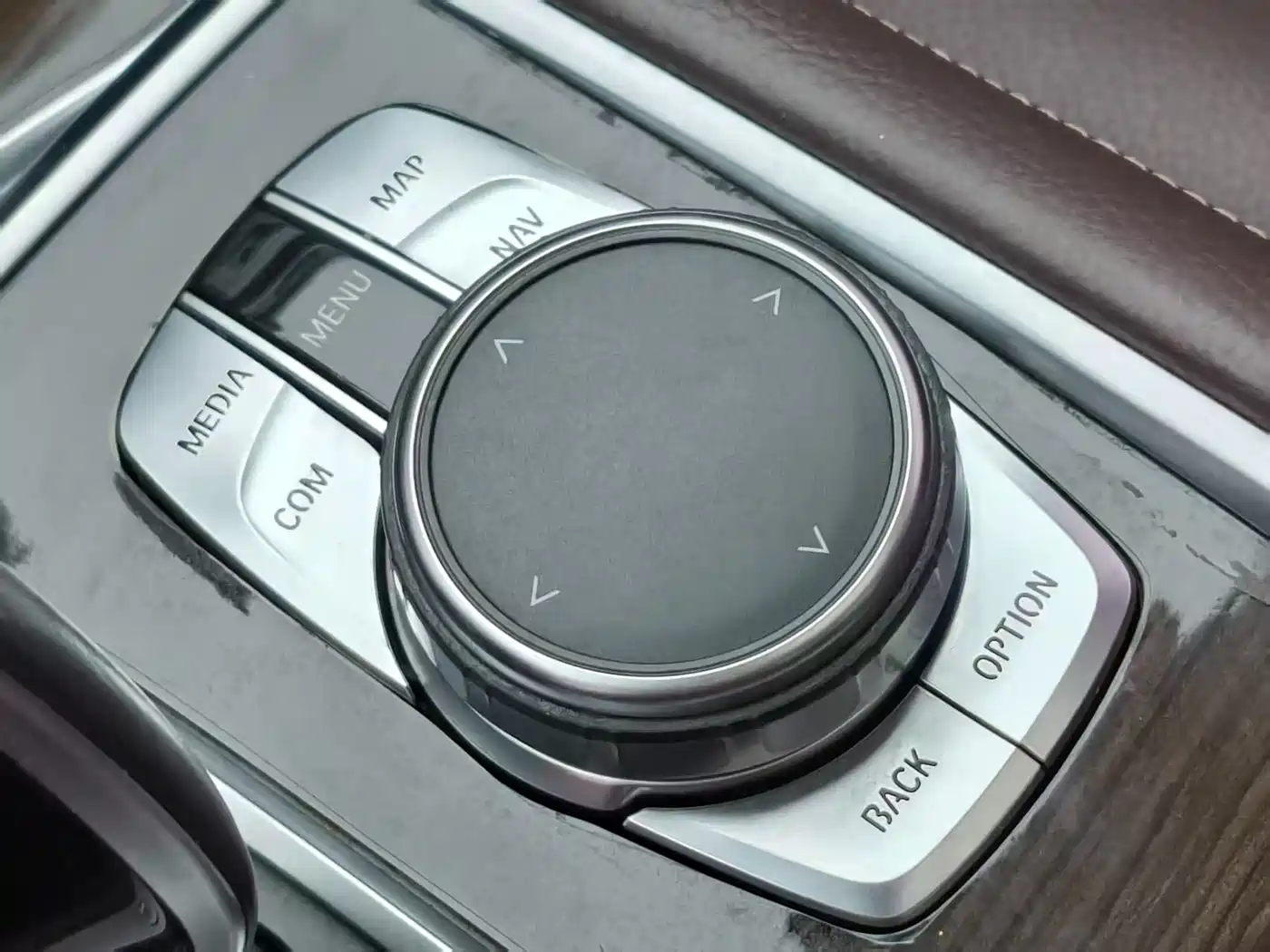 BMW 7 Series 2016 730Li Leading фото 5