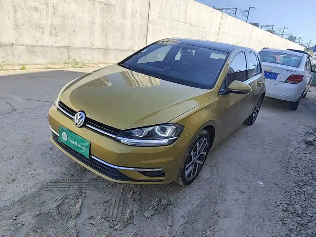 Photo 1 - Volkswagen Golf