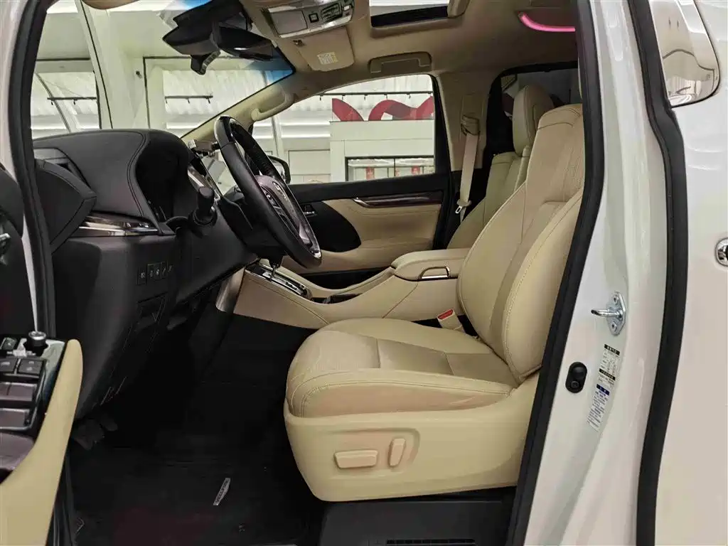 Toyota Vellfire 2021 Crown Hybrid 2.5L HV Supreme Edition фото 10