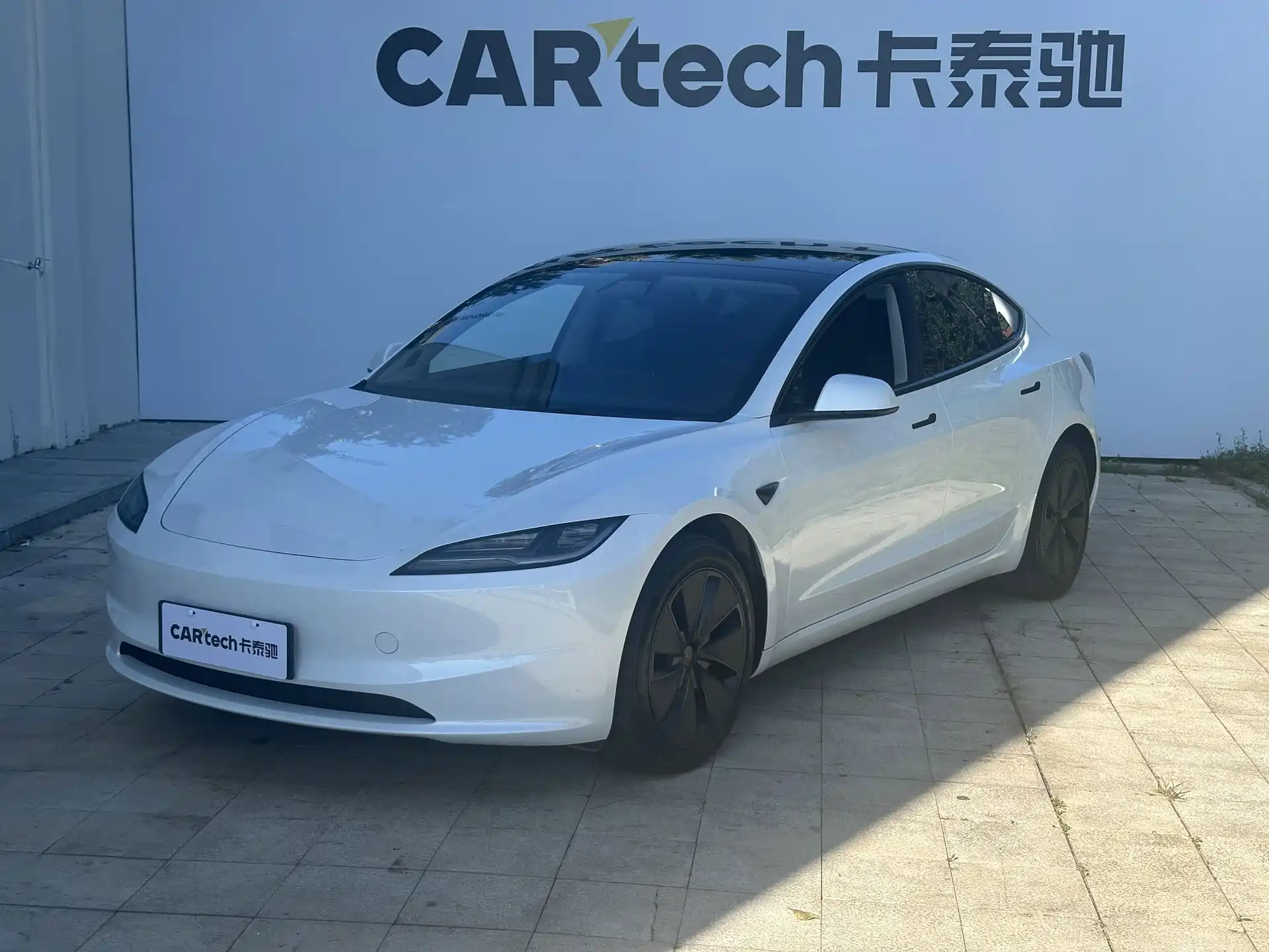 Фото 1 - Tesla Model 3