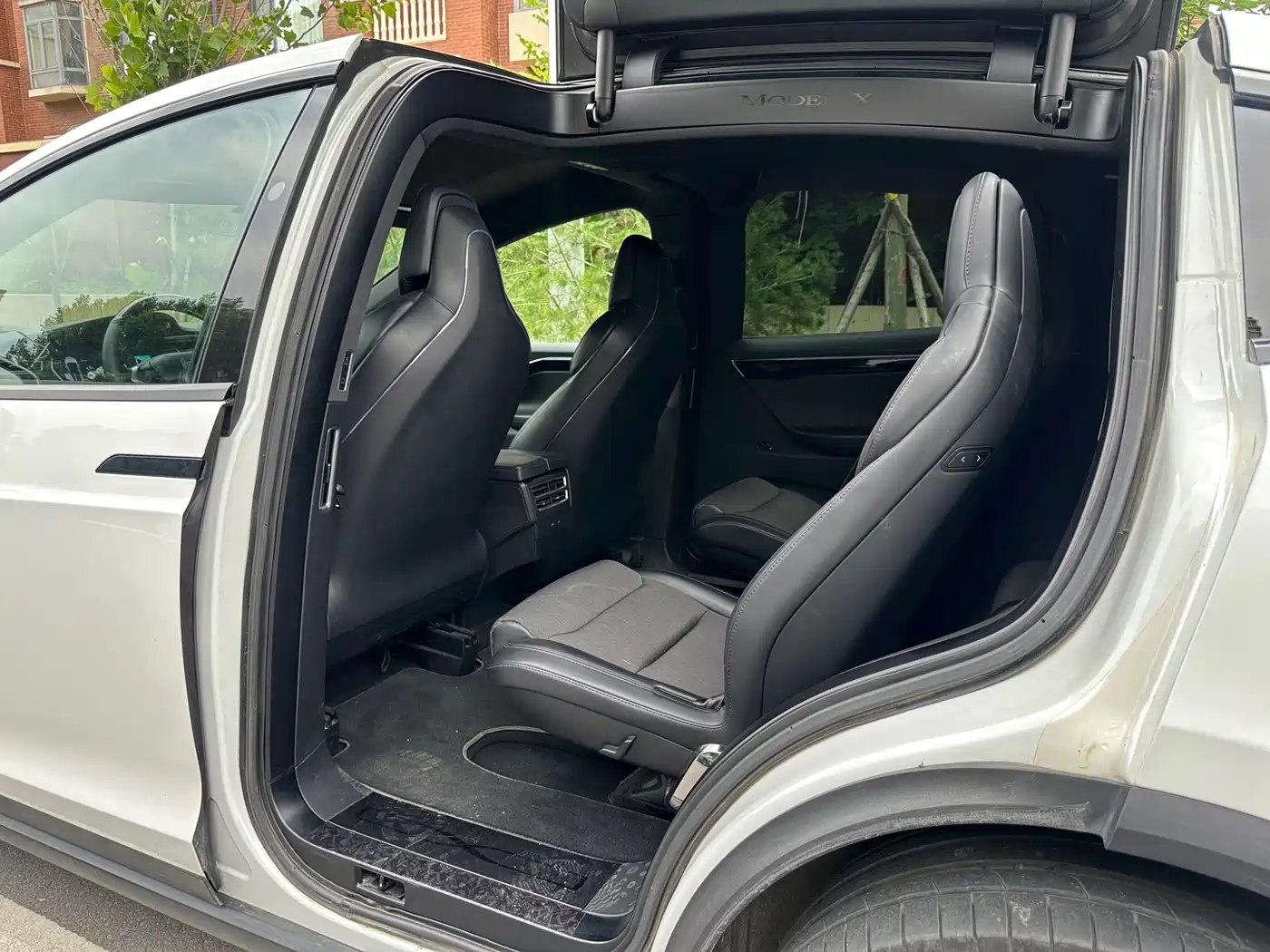 TESLA MODEL X
