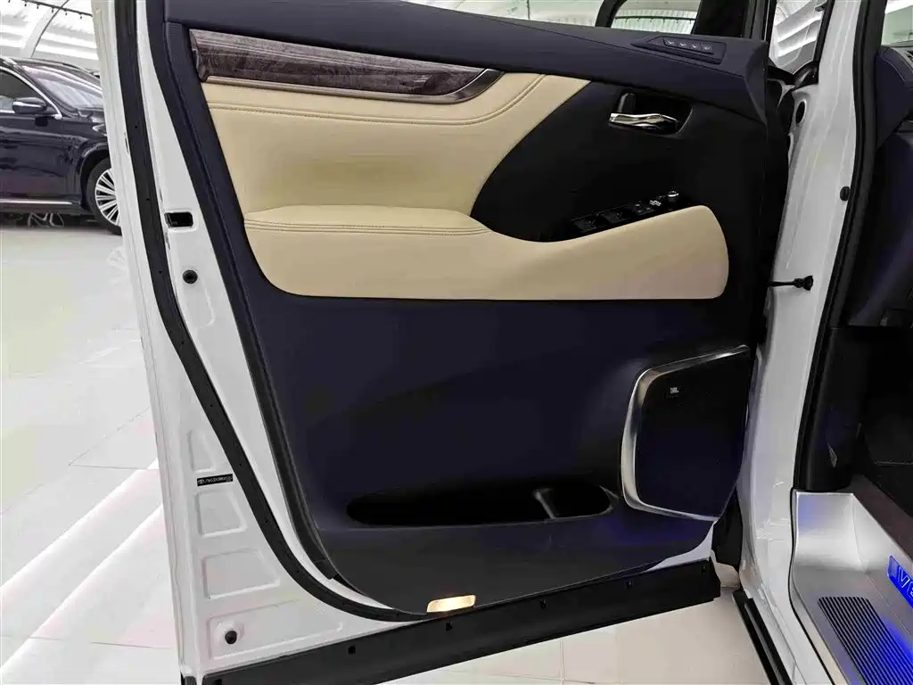 Toyota Vellfire 2021 Crown Hybrid 2.5L HV Supreme Edition фото 7