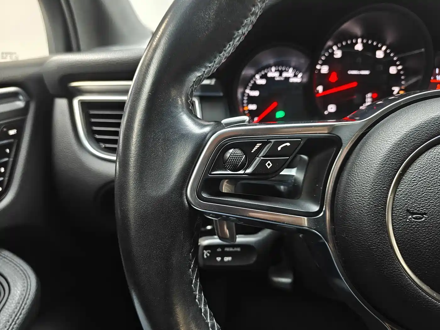 Porsche Macan 2017 Macan 2.0T фото 12