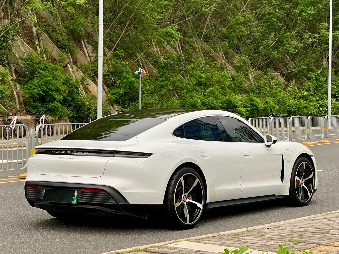 Porsche Taycan 2019 Taycan 4S фото 7