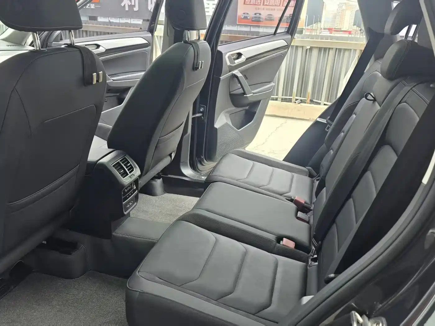 Volkswagen Tayron 2022 330TSI 2WD Luxury Smart Connect Edition фото 7