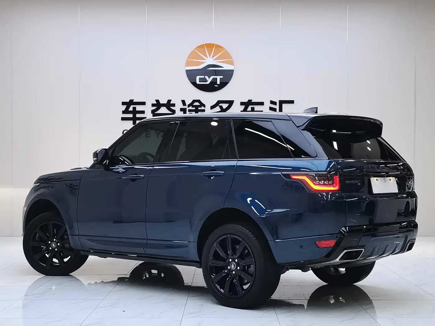 Land Rover Range Rover Sport 2022 3.0 L6 Indigo Flowing Light Edition фото 18
