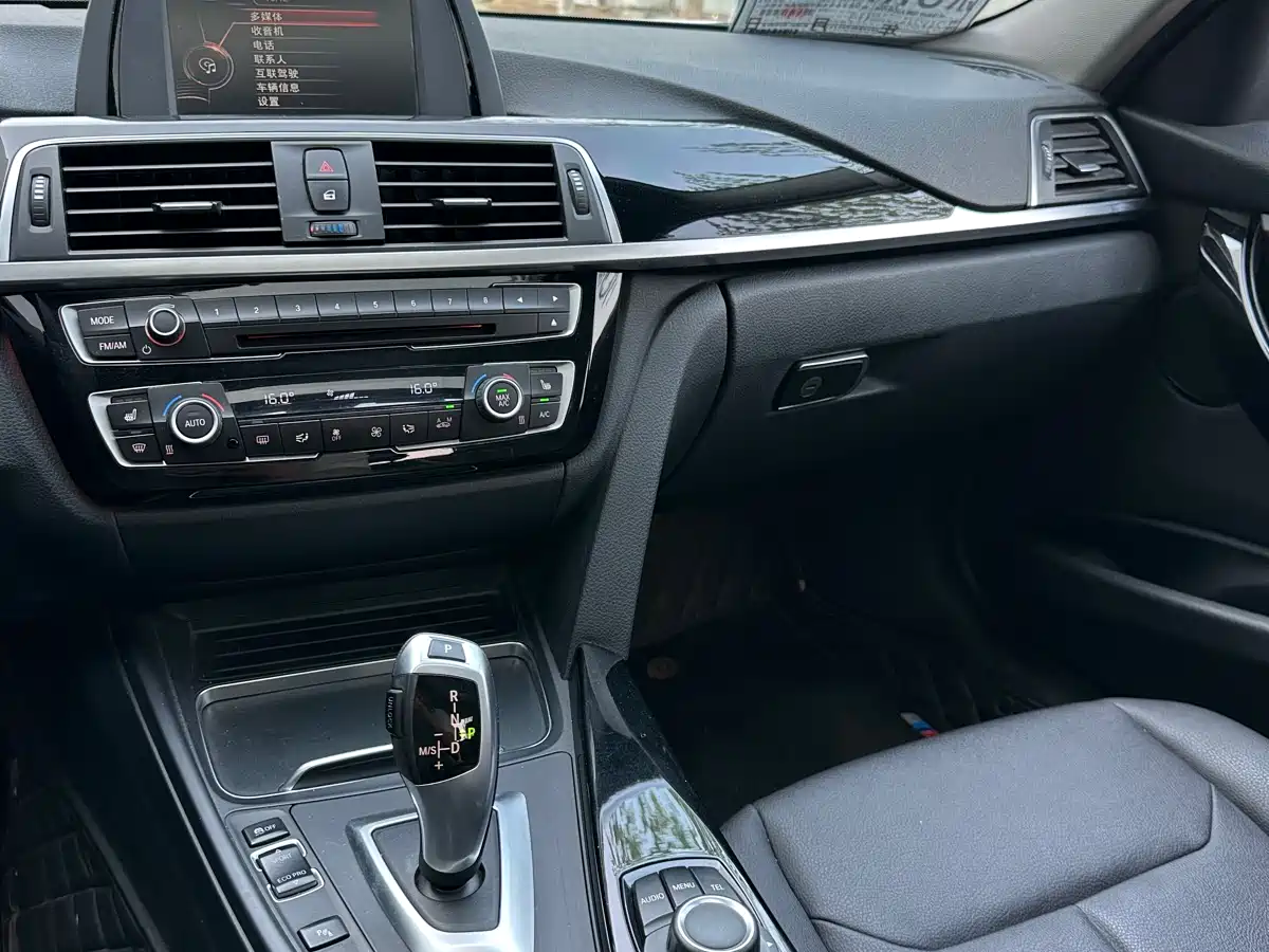 BMW 3 Series 2017 320Li xDrive Fashion фото 9
