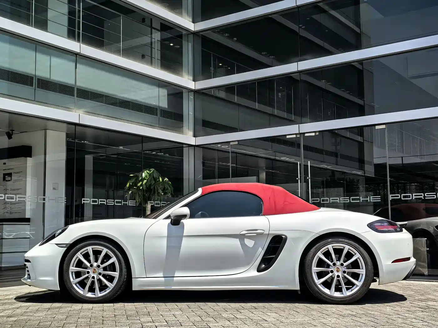 Porsche 718 2022 Boxster 2.0T фото 6