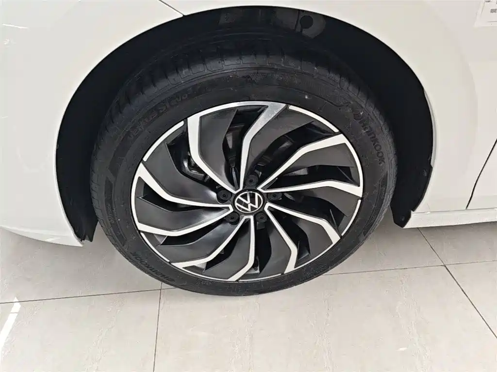 Volkswagen Golf 2023 Facelift 280TSI DSG Pro фото 22