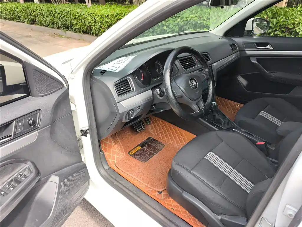 Volkswagen Lavida Tour 2017 1.6L Automatic Trend Edition фото 18