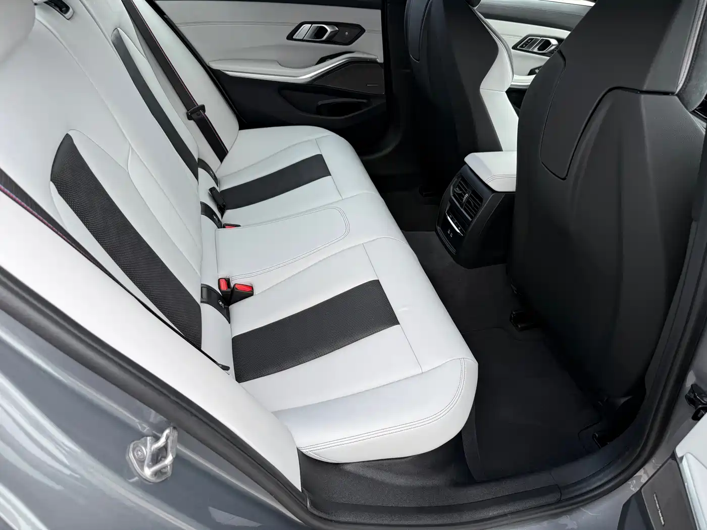 BMW M3 2024 M3 Sedan Competition фото 18