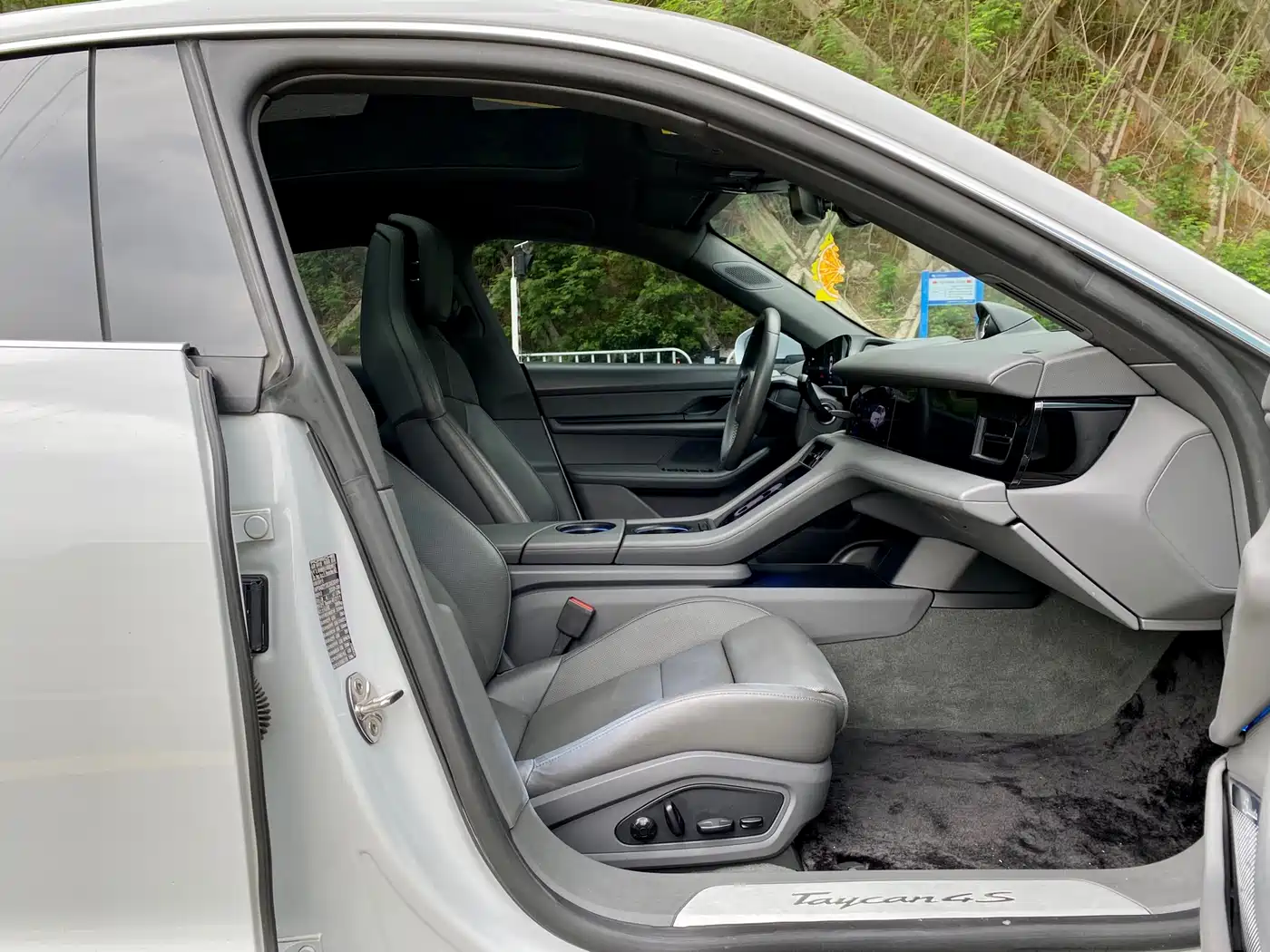 Porsche Taycan 2019 Taycan 4S фото 11