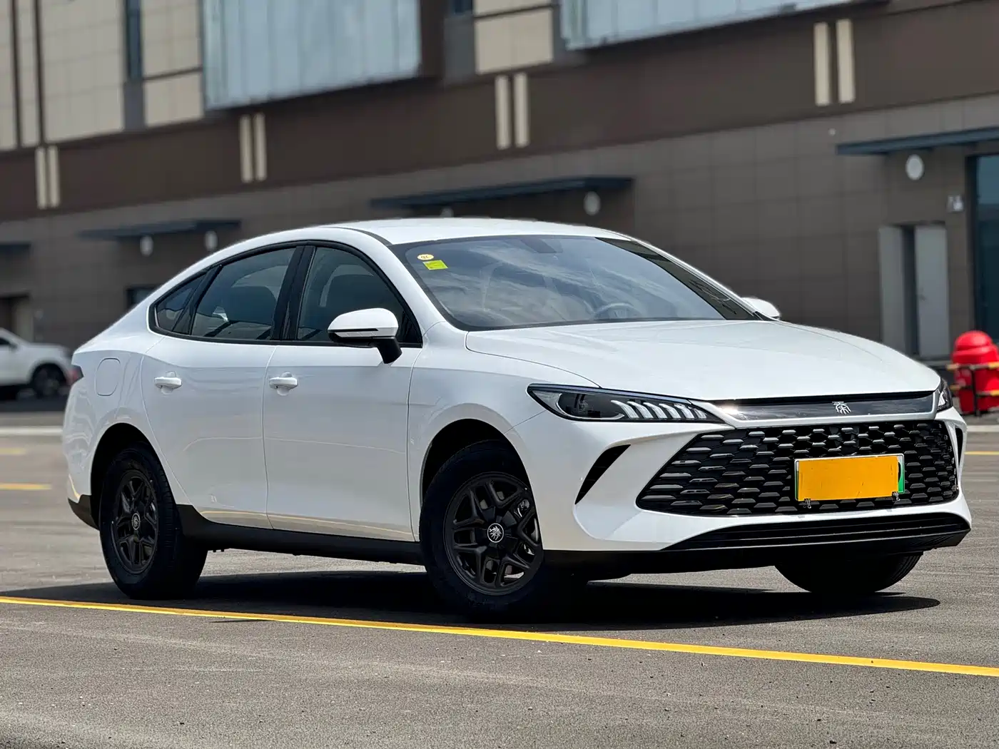 BYD Qin PLUS 2026 DM-i Smart Edition 128KM Progressive фото 3